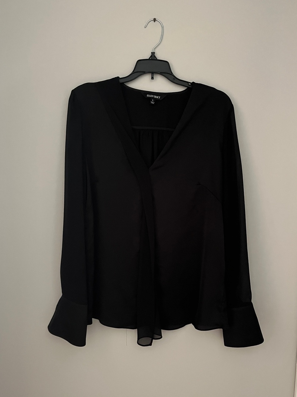 Ellen Tracy Black V-Neck Long Sleeve Blouse